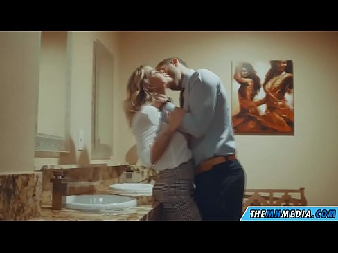 ❤️ Când o blondă cu sânii mari te seduce într-o toaletă publică at porn ro.muitohentai.ru ❌️